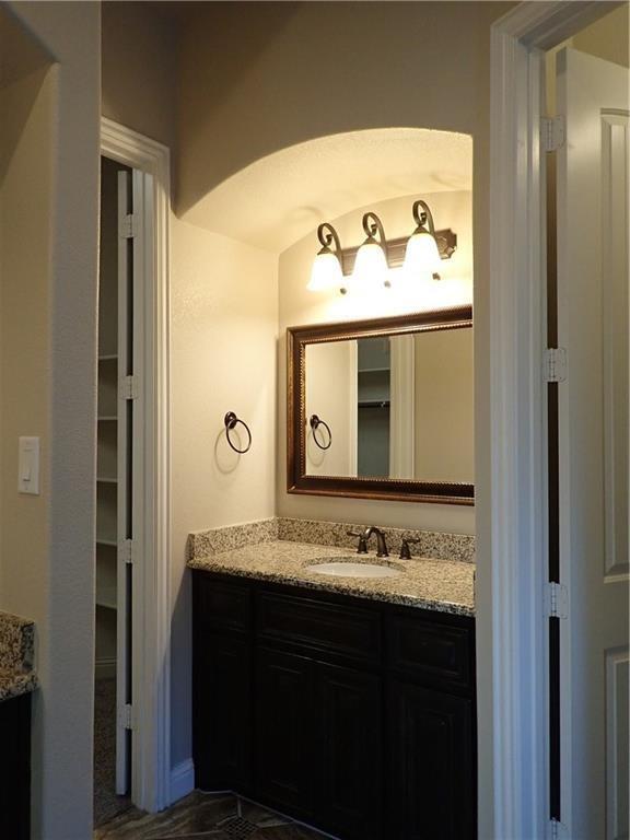 Building Photo - 409 Silver Trail