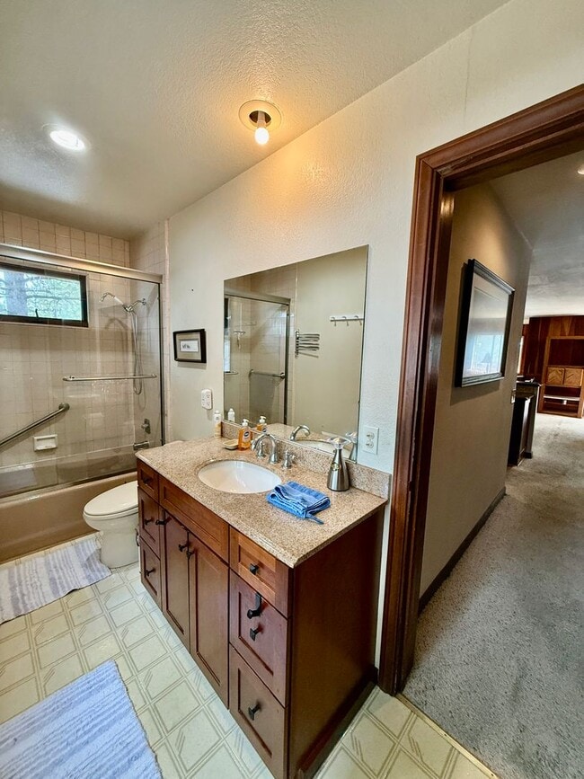 Building Photo - Furnished 3BD/2BA Near Eagle Lodge | Sunny Deck | Wood-Burning Fireplace | Garage