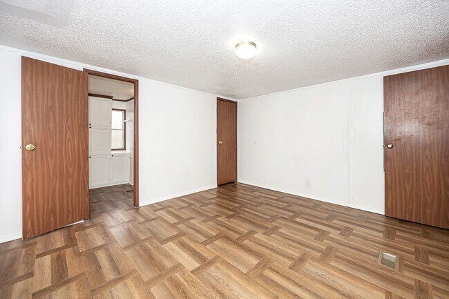 Building Photo - Elizabeth's RV Park -Mobile Homes-