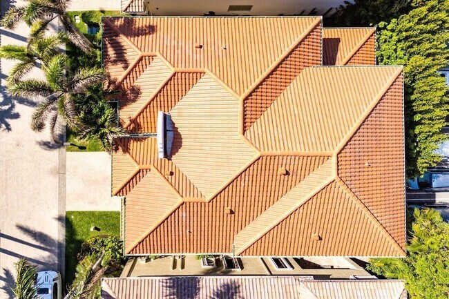 Building Photo - 3632 S Ocean Blvd
