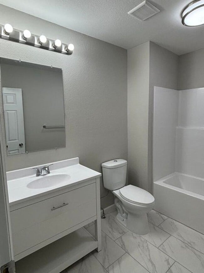 Building Photo - Charming & Remodeled Near Historic C-Street!