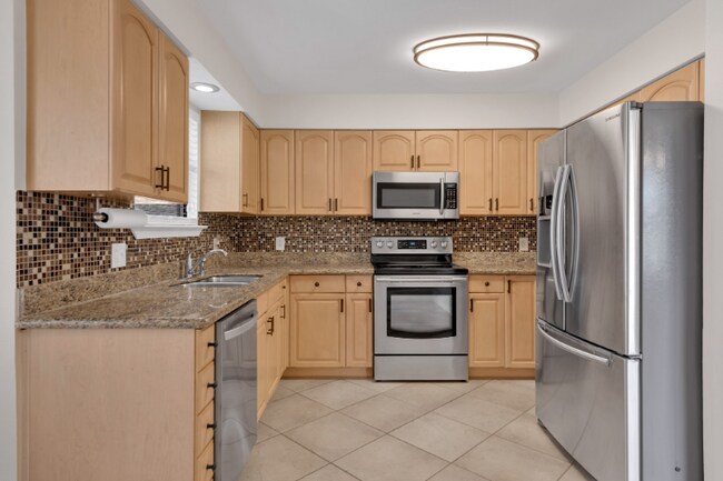 Building Photo - 967 Grand Canal St