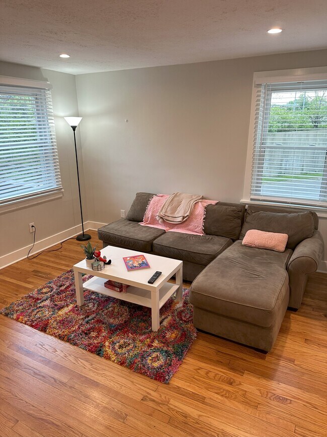 Living Room - 2546 Duck Creek Rd
