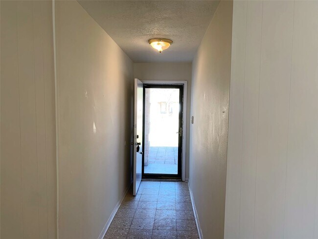 Building Photo - 13611 Elm Ct