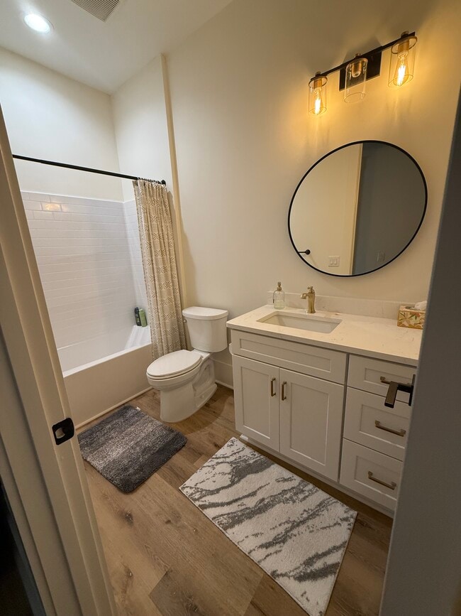 Building Photo - 1031 Pinehurst Dr