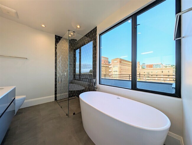 Building Photo - 2707 23rd St