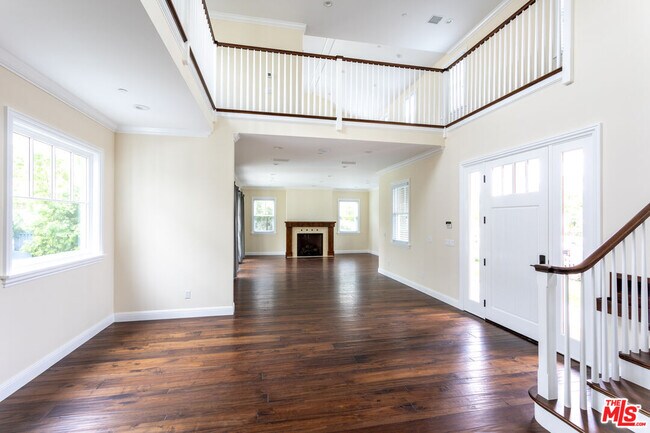 Building Photo - 550 San Juan Ave