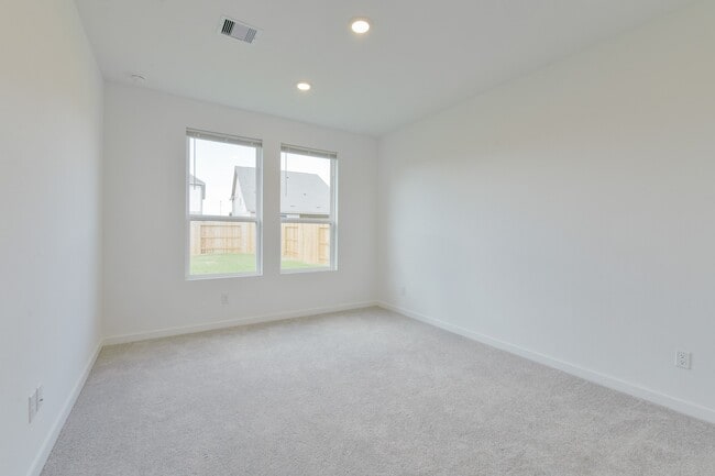 Building Photo - 5815 Linda Cv Ln