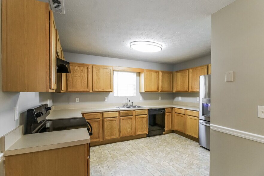 Building Photo - 465 Cathedral Dr