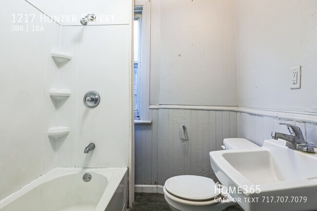 Building Photo - 1217 Hunter St