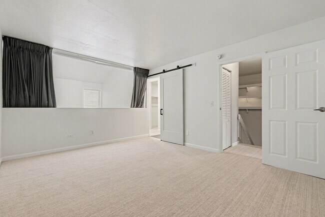 Building Photo - Spacious 2Bed/2.5Bath Townhouse in Central Denver