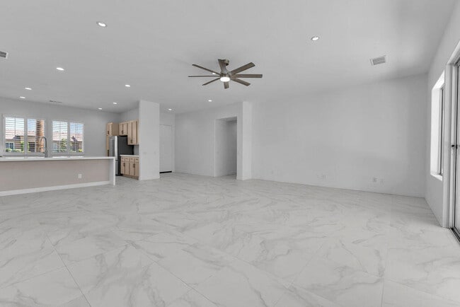 Building Photo - 74613 Waterlily Cir