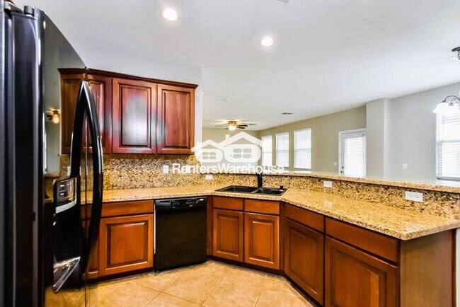 Building Photo - 989 Crescent Falls St