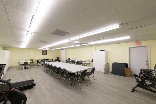 Building Photo - 18081 SE Country Club Dr