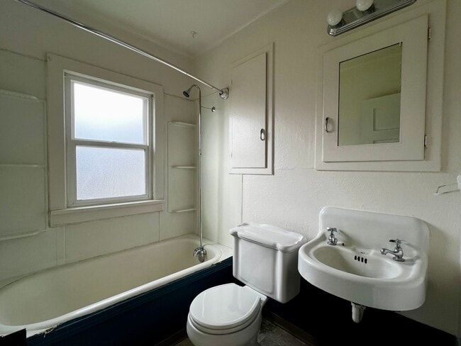 Building Photo - L708