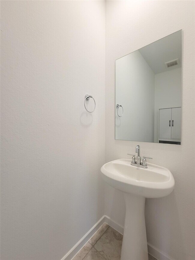 Building Photo - "Charming 4-Bed Retreat on Primrose Myrtle Ln, Cypress - Spacious Living with 2.5 Baths!"