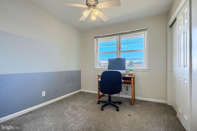 Building Photo - 520 White Oak Dr
