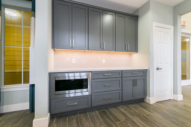 Building Photo - 8539 Gate Pky W