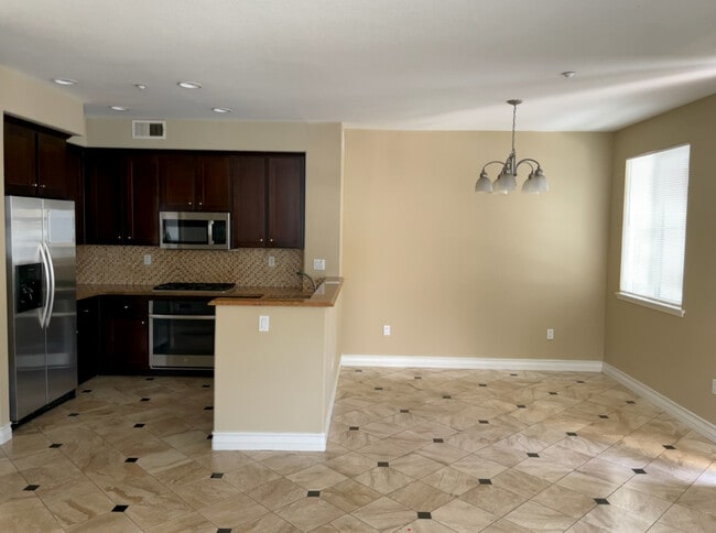Building Photo - 2165 Caminito Rinaldo