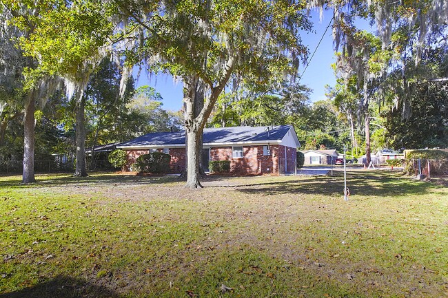 Building Photo - 11304 Largo Dr