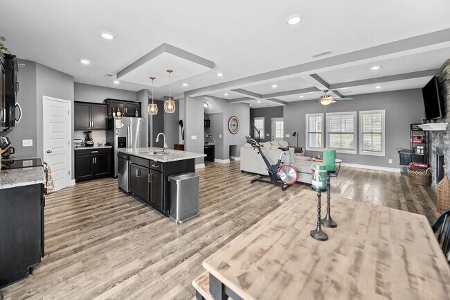 Building Photo - 1116 Eagle's View Dr