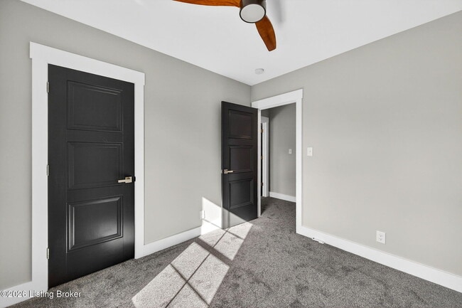 Building Photo - 914 Ash St