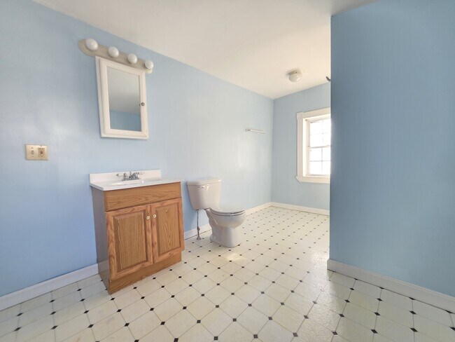 Building Photo - 208 Grove St