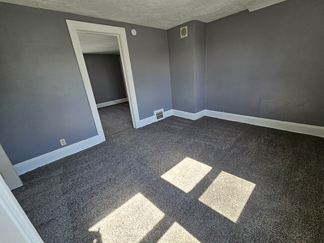 Building Photo - 4004 E 147th St