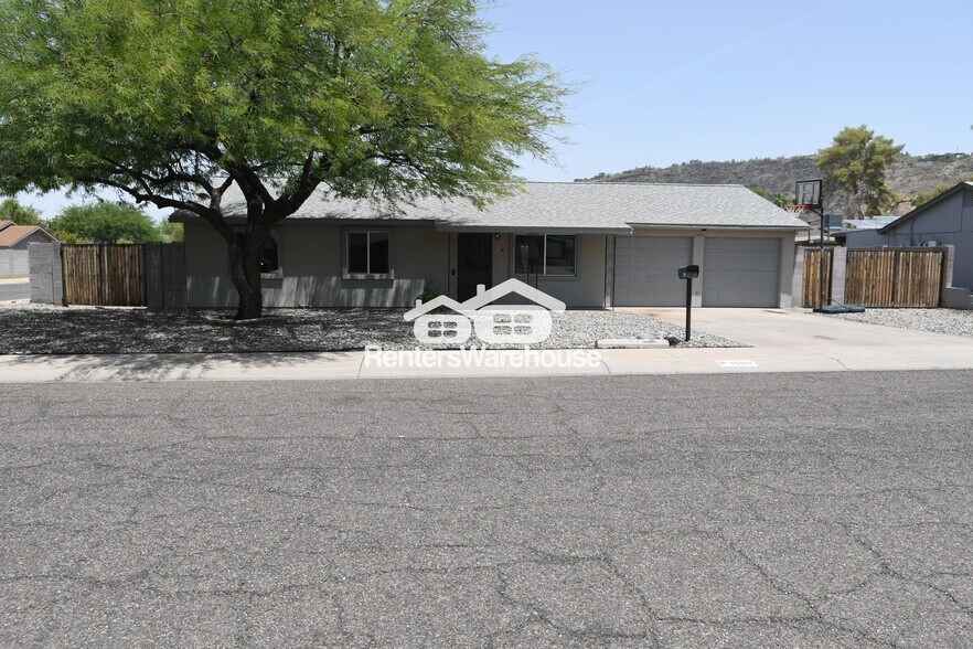 Building Photo - 1550 W Pershing Ave