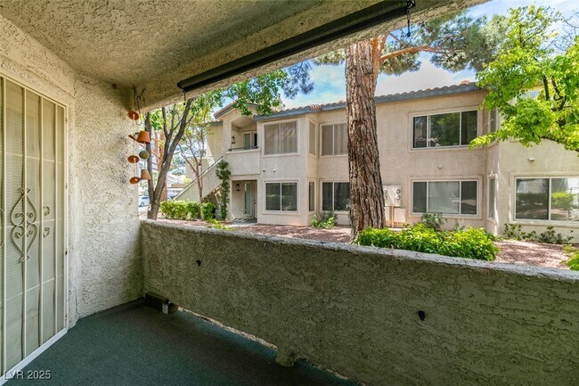 Building Photo - 3168 Tarpon Dr