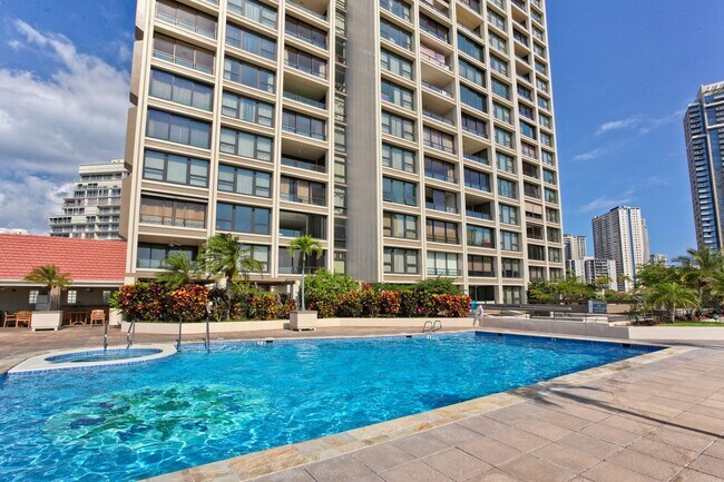 Building Photo - Comfortable Living in the Heart of Honolul...