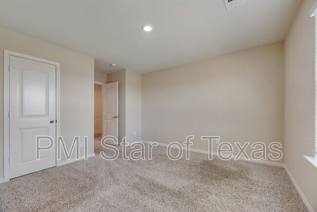 Building Photo - 247 Enchanted Way