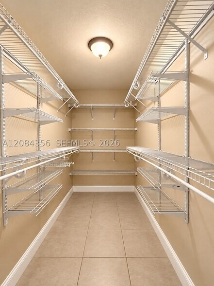 Building Photo - 13707 SW Kendale Lakes Cir