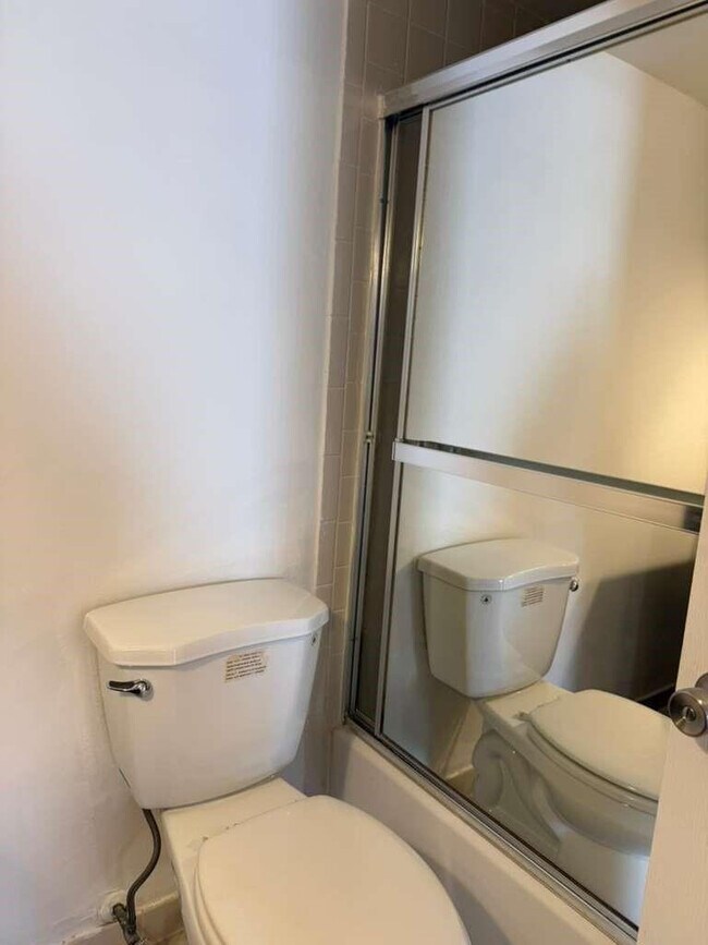 Building Photo - 733 SE 1st Way