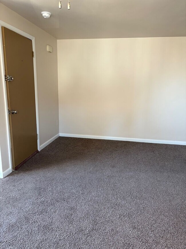 Building Photo - 3401 Berkley Ave