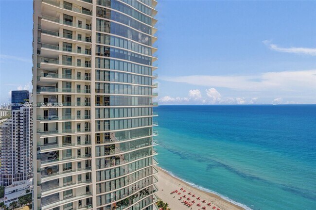 Building Photo - 17875 Collins Ave