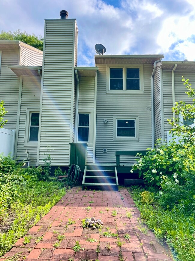 Building Photo - 18 Wilan Ln