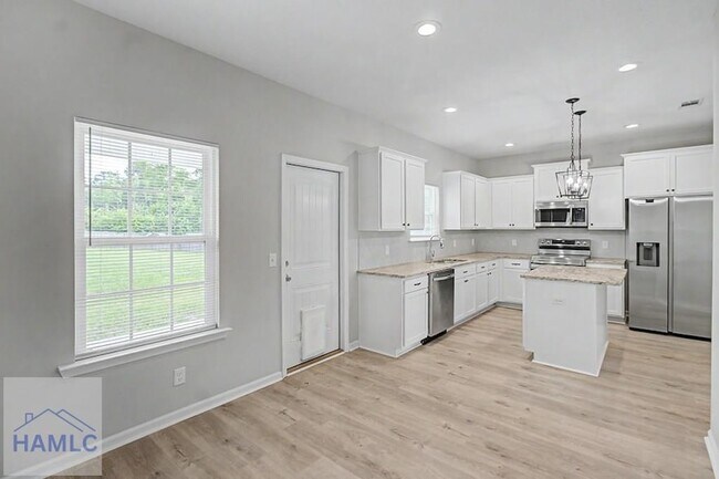 Building Photo - 18 Sunflower Cir NE