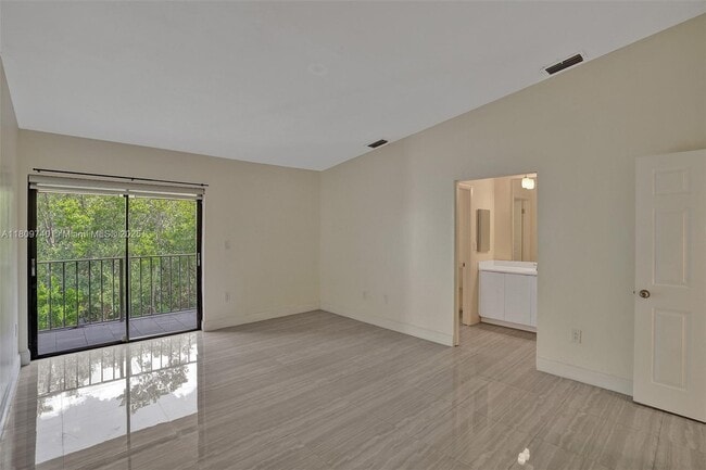 Building Photo - 2529 NE 135th St