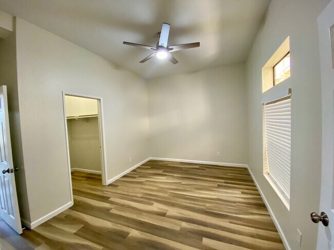 Building Photo - 270 Dahlia Ave