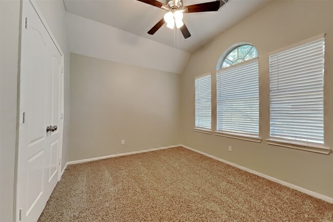 Building Photo - 1731 Red Oak Terrace