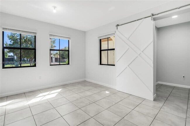 Building Photo - 2541 SE 1st St