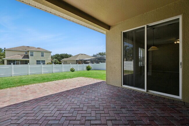 Building Photo - Spacious 4-Bedroom Gem with 3 Baths and 2238 Sq Ft of Comfort in Clermont!