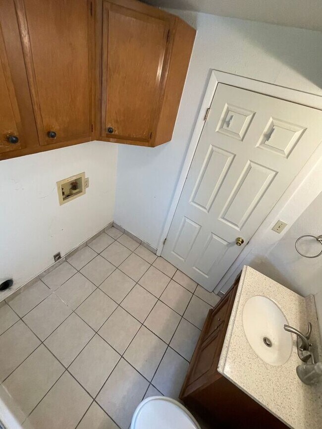 Building Photo - 2 Bedroom, 1 Bath Duplex on Outskirts of Loveland, CO