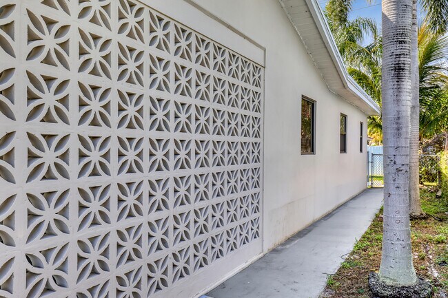 Building Photo - 1210 Skylark Ln