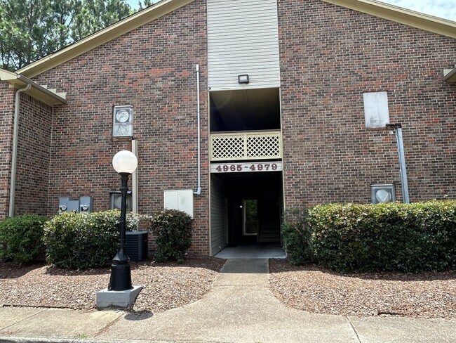 Building Photo - 4969-4967 7 Pine Cir