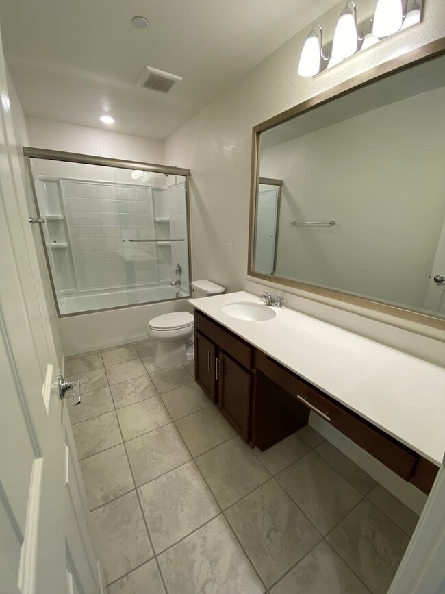 Building Photo - Gorgeous Like Low Maintenance 4 Bedroom wi...