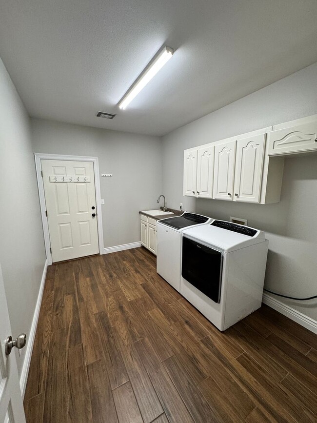 Building Photo - Gated Community close to Barksdale Air For...