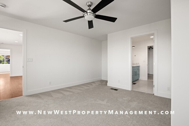 Building Photo - Exquisite Pacific Beach 4 bedroom located on a quiet cul-de-sac in the coveted Floral Terrace com...