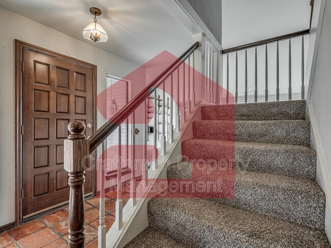 Building Photo - 2704 Silvertree Dr